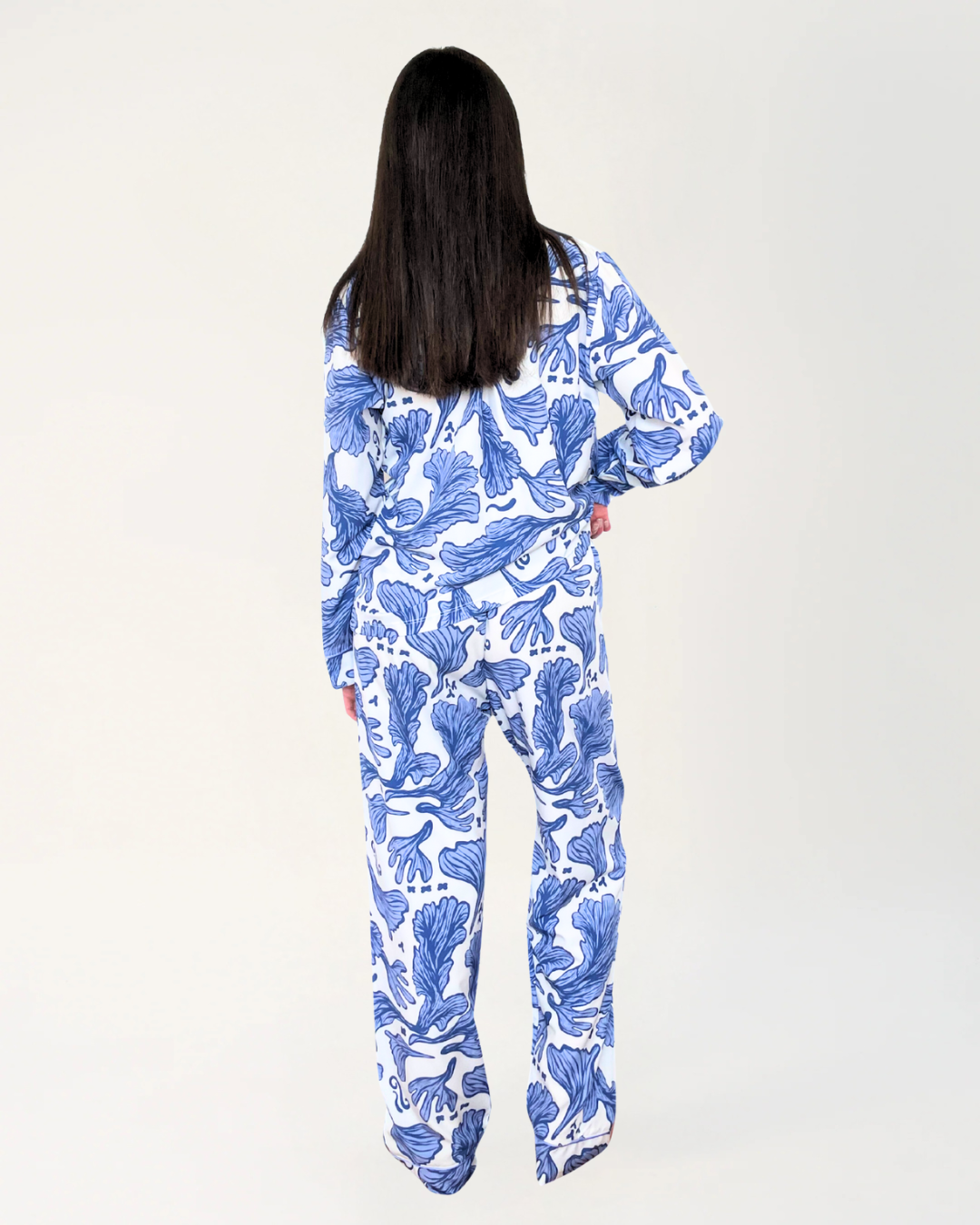 Nuevo: Pijama para mujer Gloria: Pantalón y Blusa Manga Larga, Seda Fria.