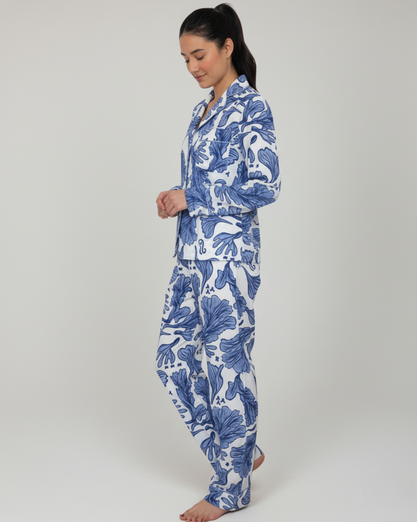 Nuevo: Pijama para mujer Gloria: Pantalón y Blusa Manga Larga, Seda Fria.