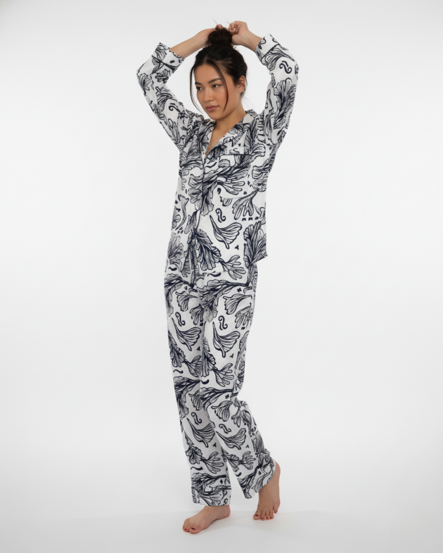 Nuevo: Pijama para mujer Josefa: Pantalón y Blusa Manga Corta, Seda Fria.