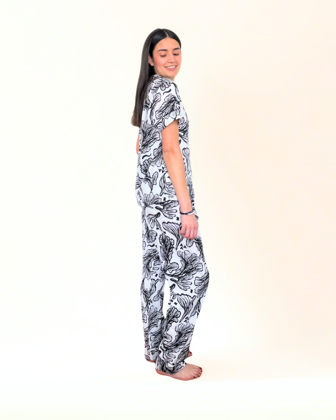 Nuevo: Pijama para mujer Josefa: Pantalón y Blusa Manga Corta, Seda Fria.