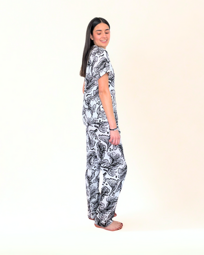 Nuevo: Pijama para mujer Josefa: Pantalón y Blusa Manga Corta, Seda Fria.