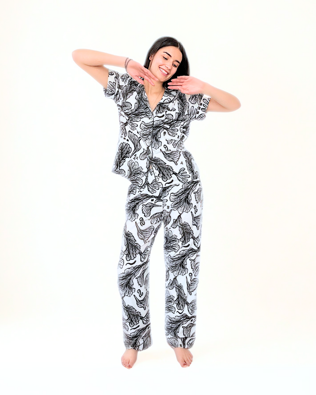 Nuevo: Pijama para mujer Josefa: Pantalón y Blusa Manga Corta, Seda Fria.