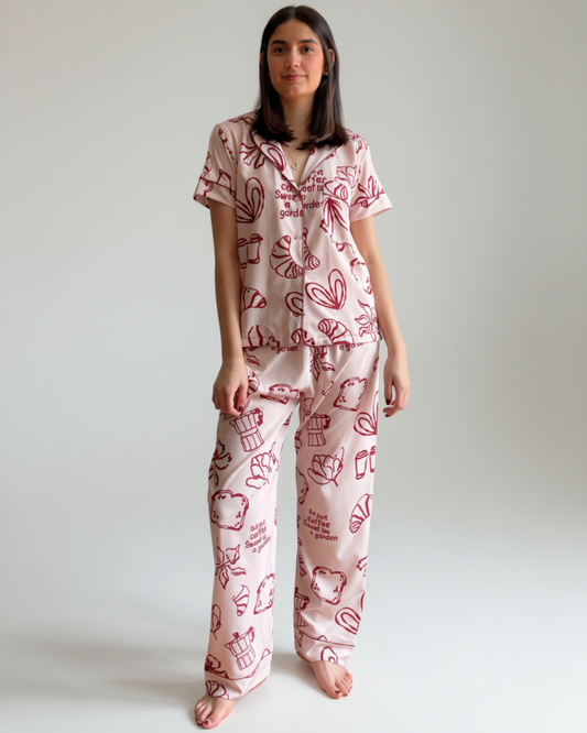 Nueva colección: Pijama para mujer Sweet Like a Garden. Pijama vinotinto y rosa con blusa manga corta y pantalón. Seda fría