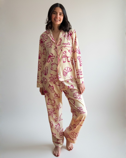 Nueva colección: Pijama para mujer Sweet Like a Garden. Pijama Amarilla y Morado con blusa manga larga y pantalón. Seda fría