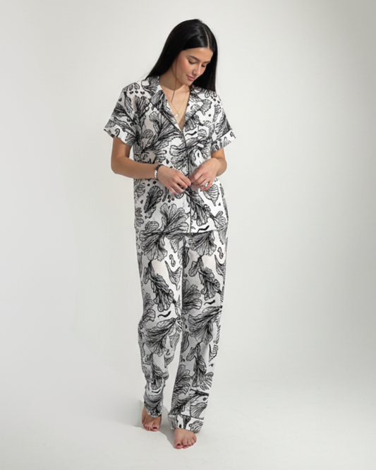 Pijama para mujer Josefa: Pantalón y Blusa Manga Corta, Seda Fria.